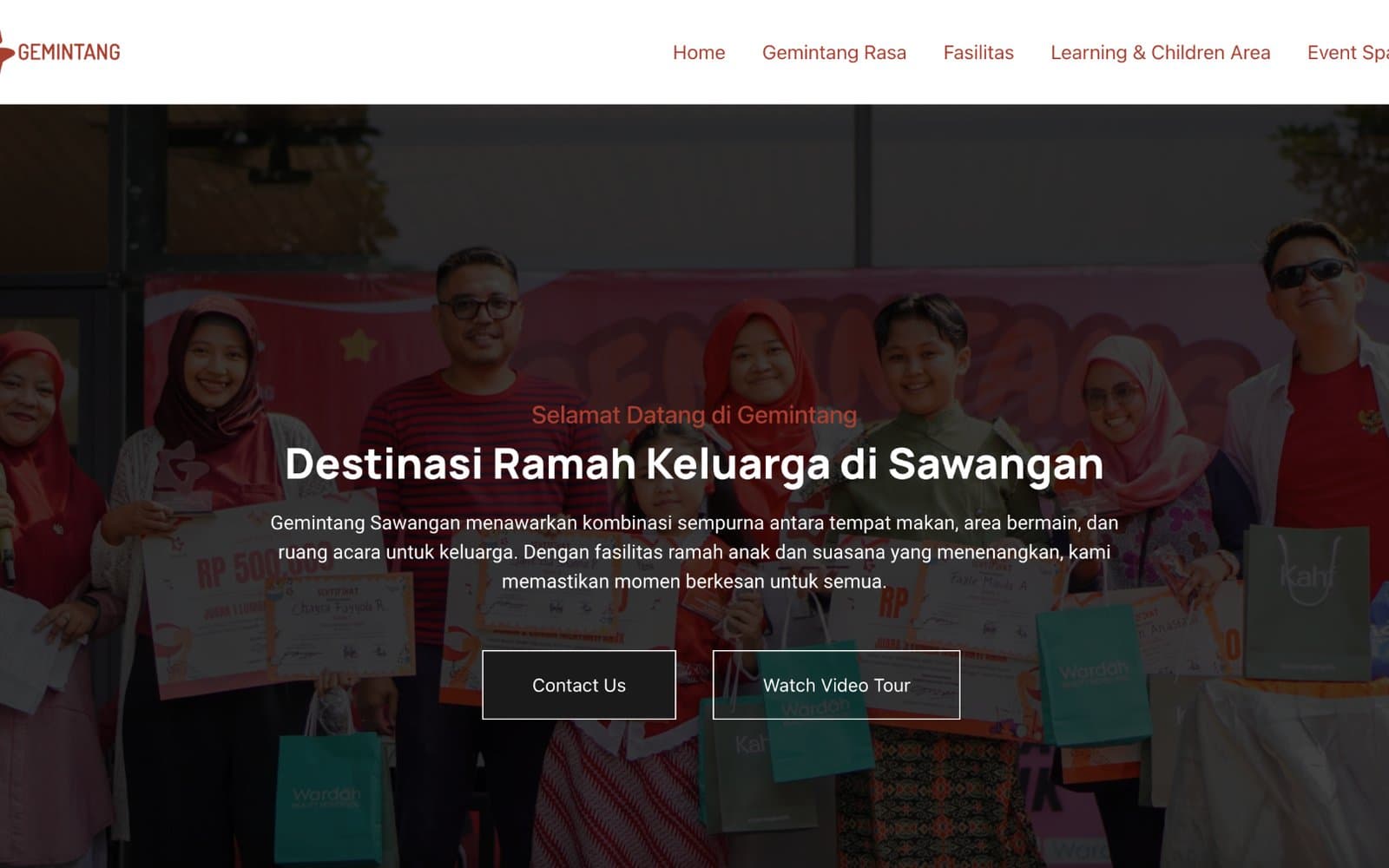 Halaman utama website Gemintang dengan menu Home, Gemintang Rasa, Fasilitas, Learning and Children Area, dan Event Spaces, serta judul Destinasi Ramah Keluarga di Sawangan di atas foto pengunjung