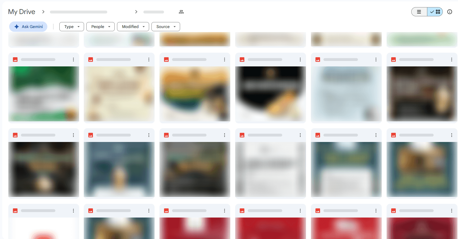 Folder Google Drive berisi puluhan hasil desain konten dalam tampilan grid