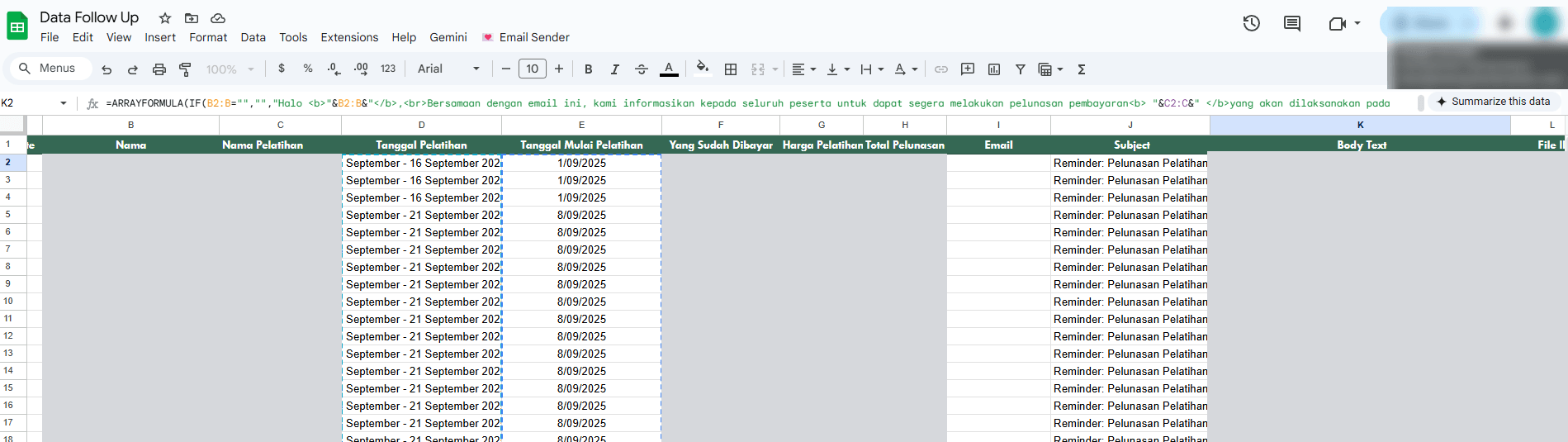Sheet Data Follow Up dengan menu Email Sender, kolom tanggal pelatihan, subjek Reminder Pelunasan, dan formula yang menyusun isi email dari data tiap baris