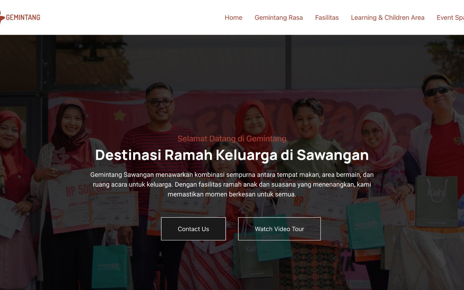 Halaman utama website Gemintang dengan menu Home, Gemintang Rasa, Fasilitas, Learning and Children Area, dan Event Spaces, serta judul Destinasi Ramah Keluarga di Sawangan di atas foto pengunjung