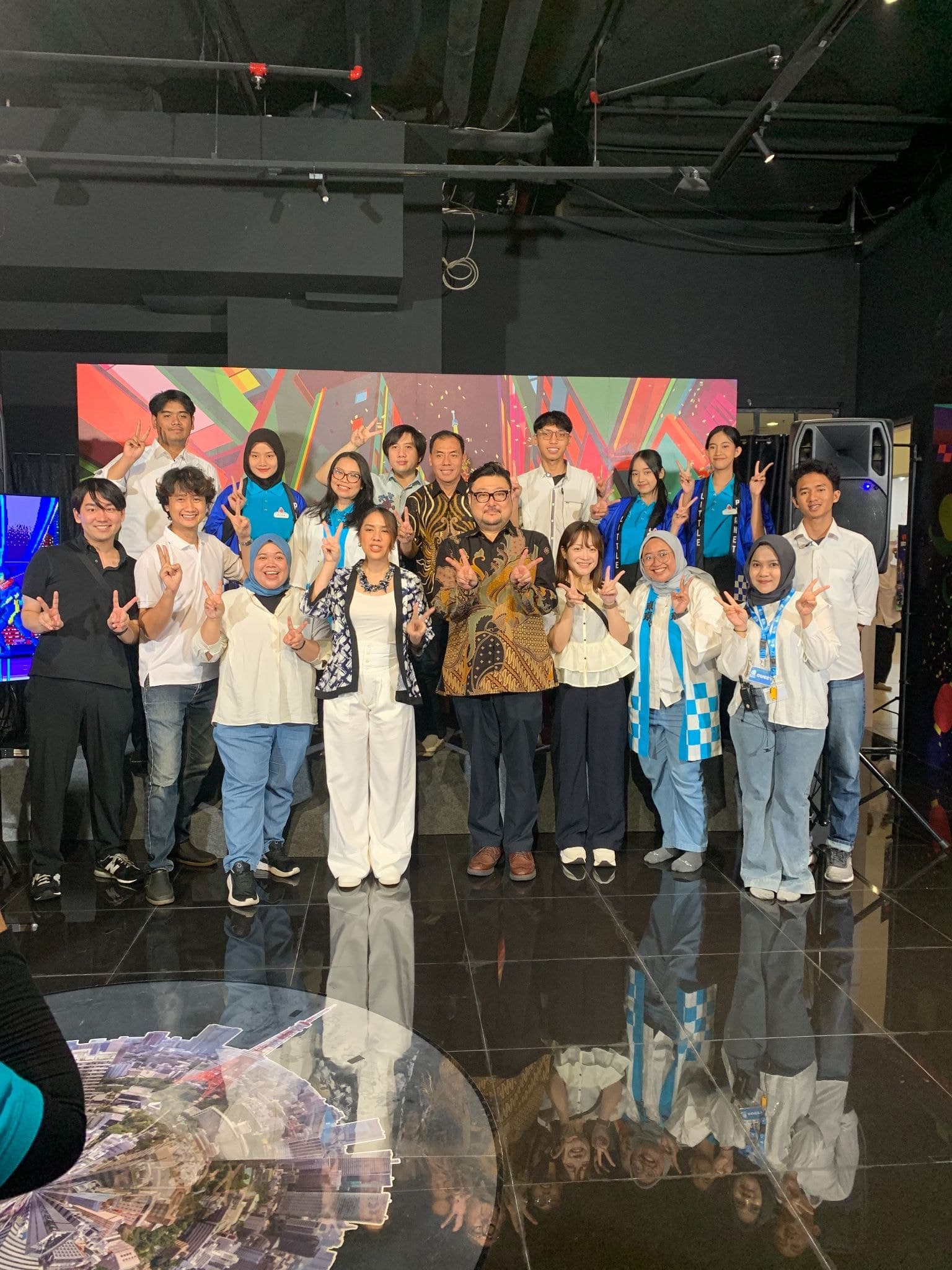 Prasetyo berfoto bersama peserta di acara klien